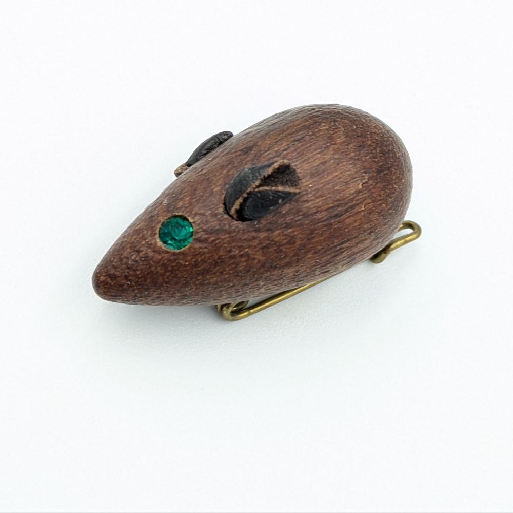 Vintage Danish Teak MCM Mouse Brooch, Green Rhinestone Eyes, Leather Details - Picture 5 of 5